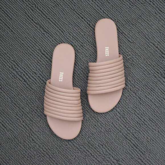 BRAND NEW Tkees Caro Sandal Color POUT Size 7 - Picture 2 of 6